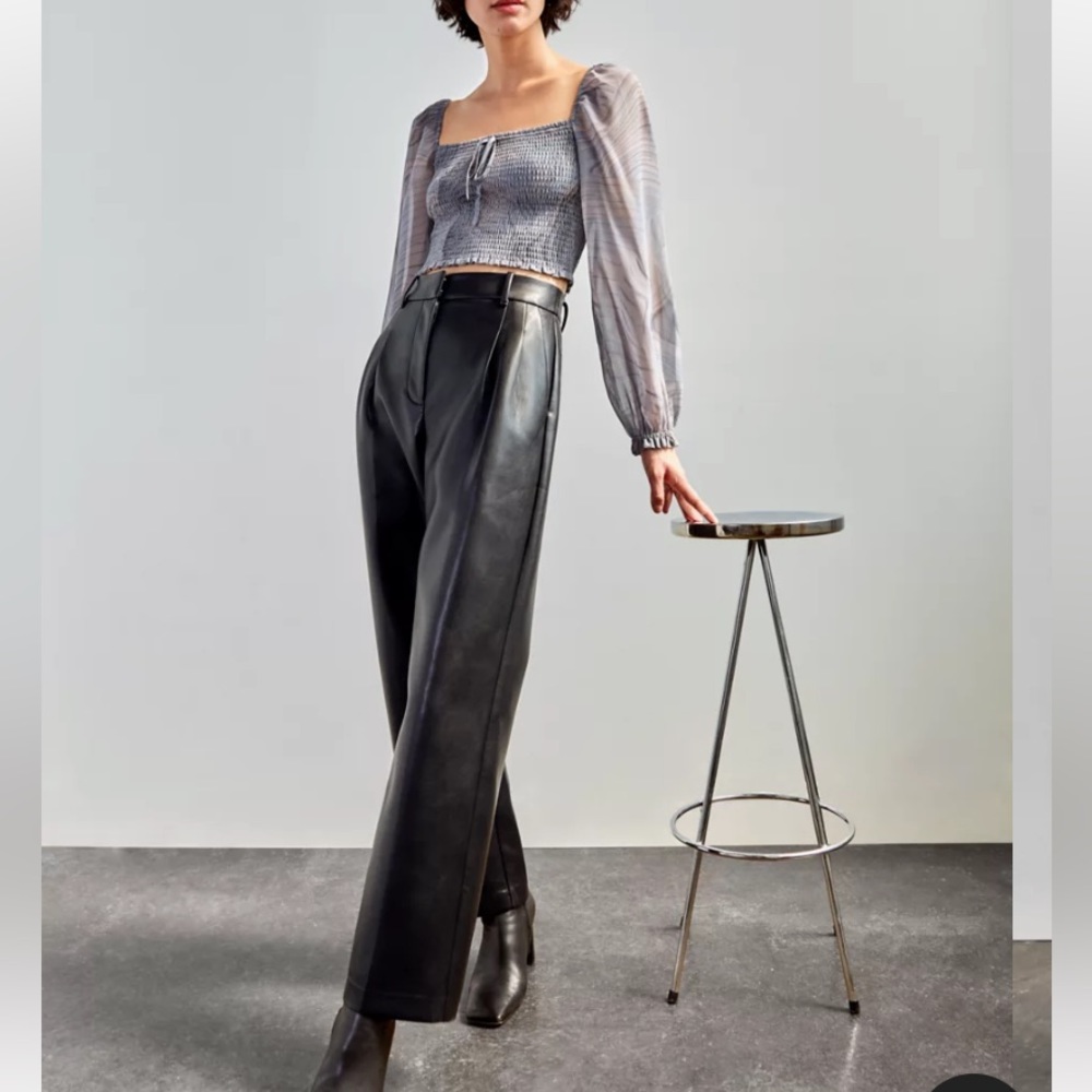 Aritzia Effortless Pants - Black Vegan Leather - Size 6 NWT